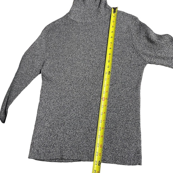 Reference Point Turtleneck in Black and Devon Cream Women's Large - Picture 9 of 12